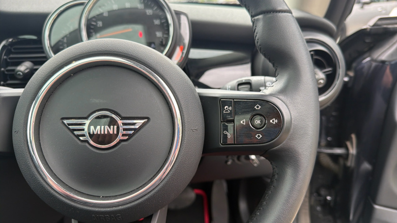 MINI Hatchback 1.5 Cooper Classic 3dr Auto Petrol Hatchback